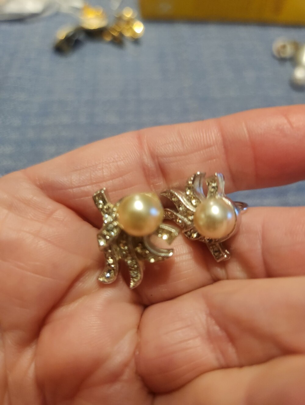 Fashion FauxPearl and Rhinestone Floral Stud Earrings - Picture 7 of 7